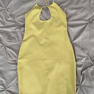 Short sexy yellow dress size M. Never wear ( NEW)